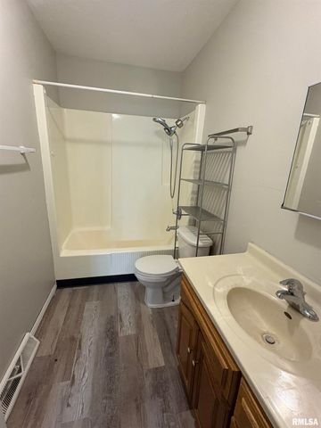 4110 W Smithville Rd Apt A, Bartonville, IL 61607