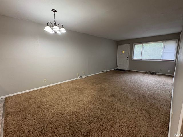 4110 W Smithville Rd Apt A, Bartonville, IL 61607