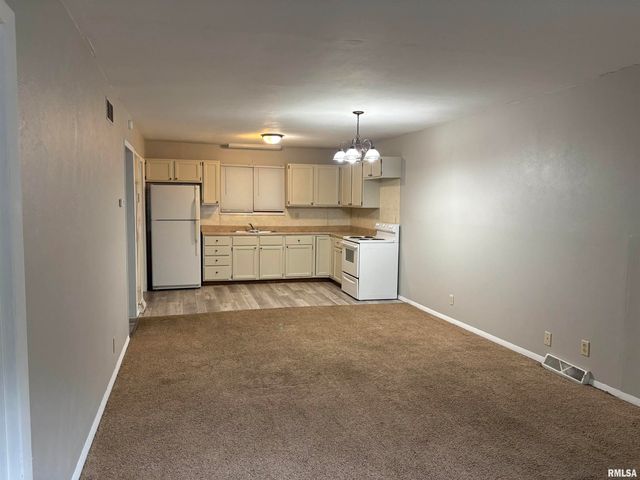 4110 W Smithville Rd Apt A, Bartonville, IL 61607