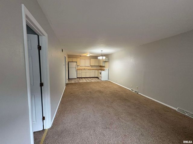 4110 W Smithville Rd Apt A, Bartonville, IL 61607