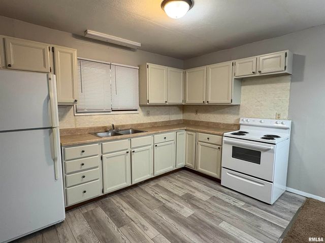 4110 W Smithville Rd Apt A, Bartonville, IL 61607