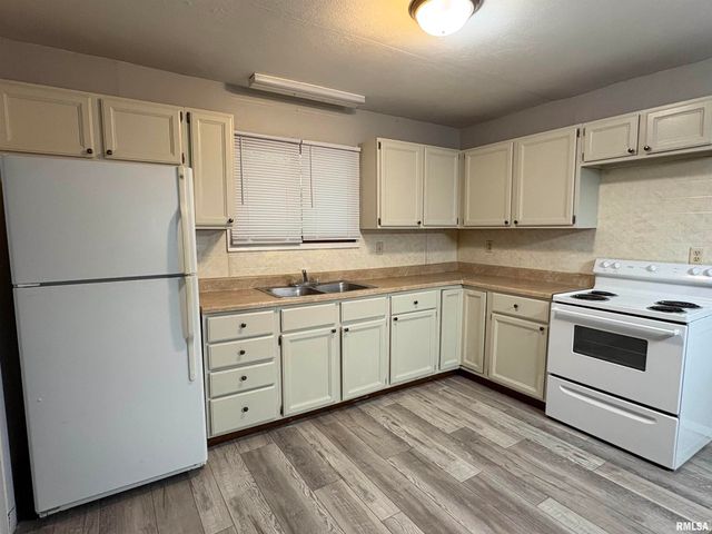 4110 W Smithville Rd Apt A, Bartonville, IL 61607