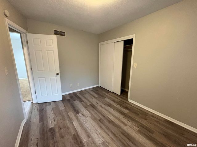4110 W Smithville Rd Apt A, Bartonville, IL 61607