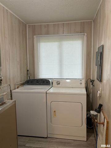 4110 W Smithville Rd Apt A, Bartonville, IL 61607