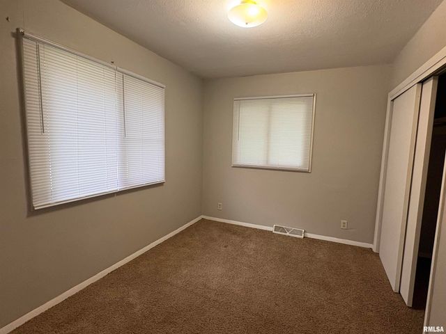 4110 W Smithville Rd Apt A, Bartonville, IL 61607