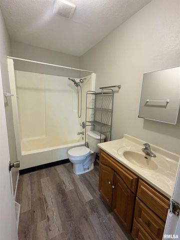 4110 W Smithville Rd Apt A, Bartonville, IL 61607
