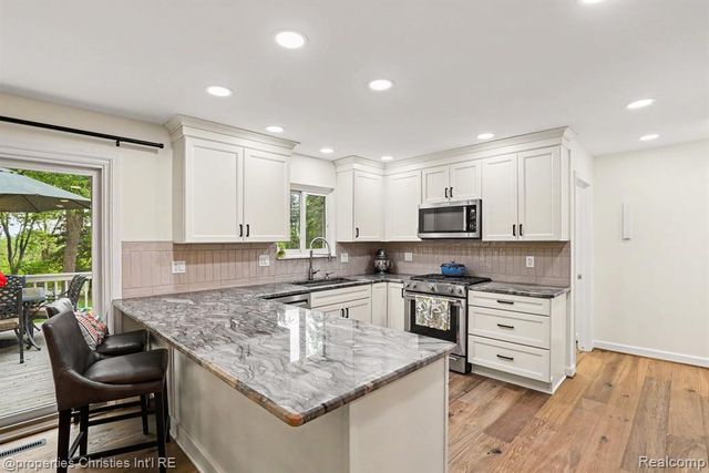 6905 W Church Street, Clarkston, MI 48346