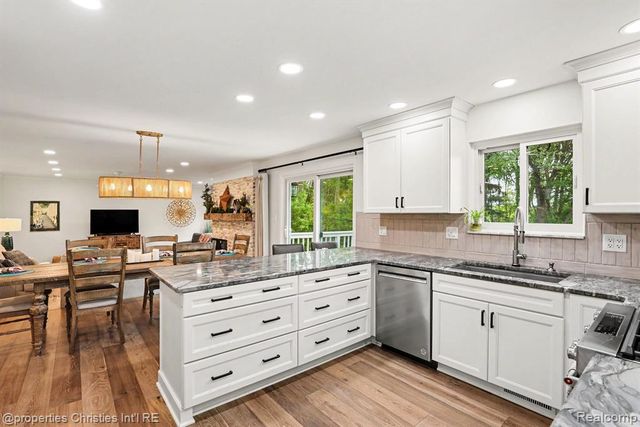 6905 W Church Street, Clarkston, MI 48346