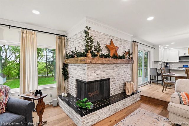 6905 W Church Street, Clarkston, MI 48346