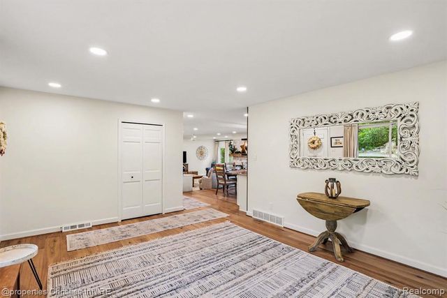 6905 W Church Street, Clarkston, MI 48346