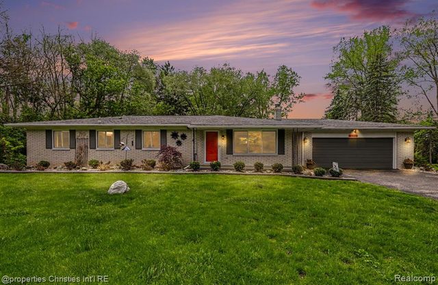 6905 W Church Street, Clarkston, MI 48346