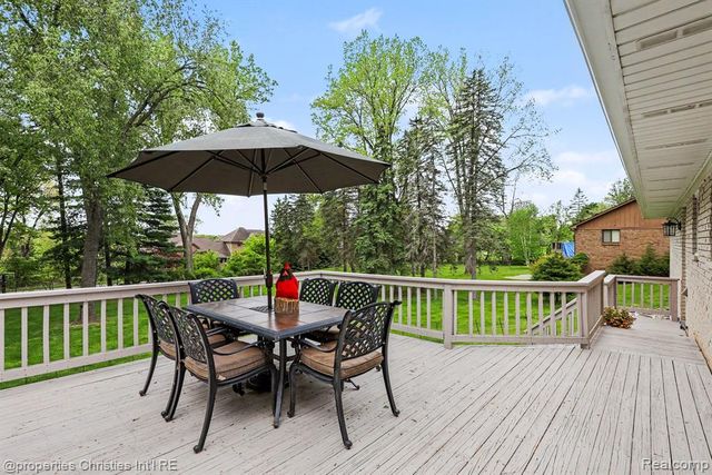 6905 W Church Street, Clarkston, MI 48346