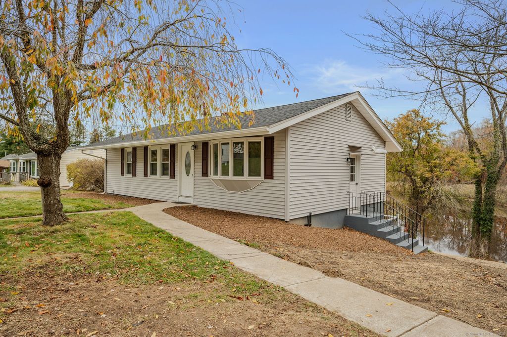 6 Arrowhead Drive, Ledyard, CT 06339