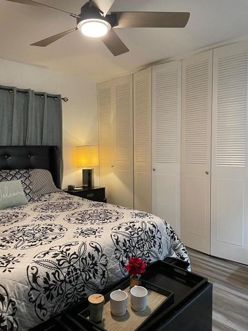 2546 Dudley Drive E H, West Palm Beach, FL 33415