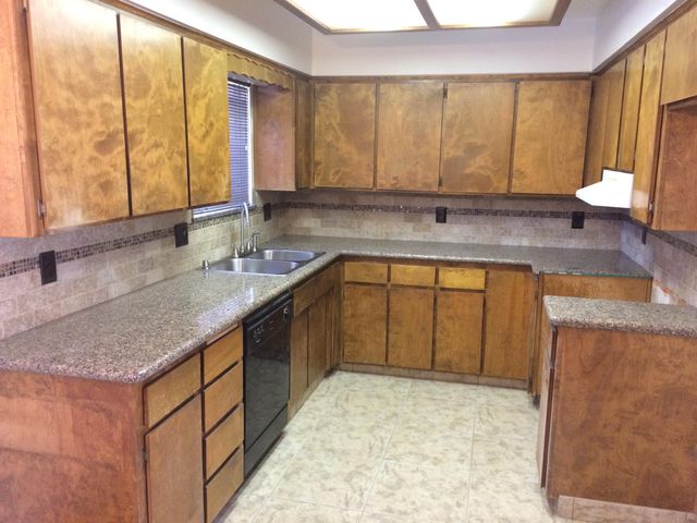 3111 W Russell Avenue, Visalia, CA 93277