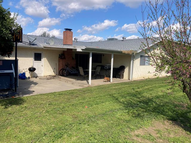 3111 W Russell Avenue, Visalia, CA 93277