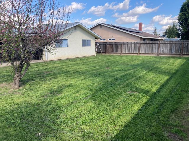 3111 W Russell Avenue, Visalia, CA 93277