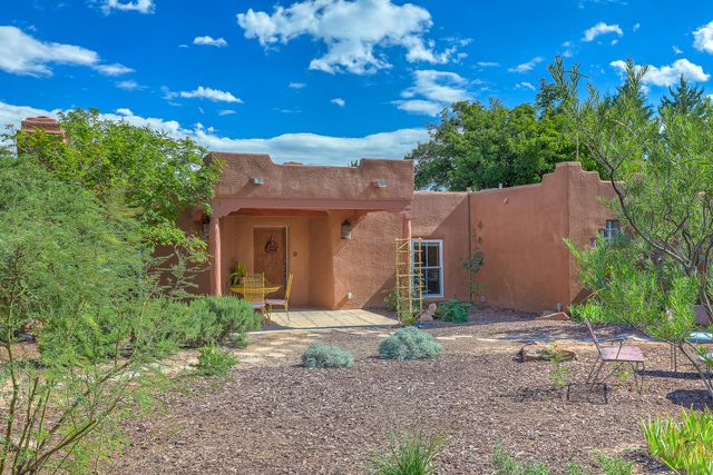123 Ashley Lane NW, Corrales, NM 87048