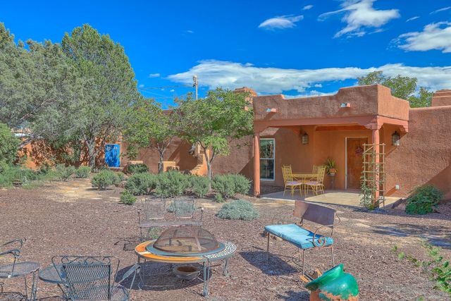 123 Ashley Lane NW, Corrales, NM 87048