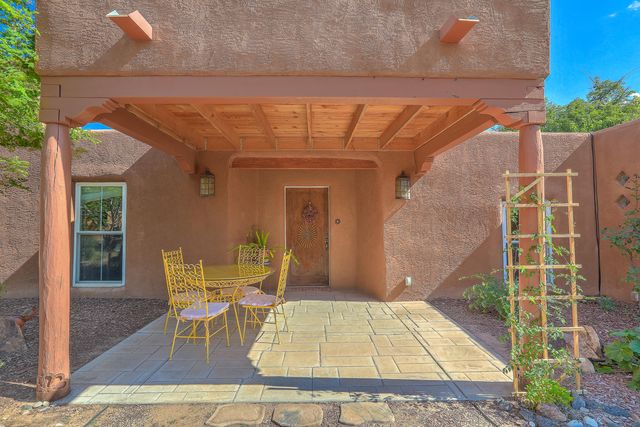 123 Ashley Lane NW, Corrales, NM 87048
