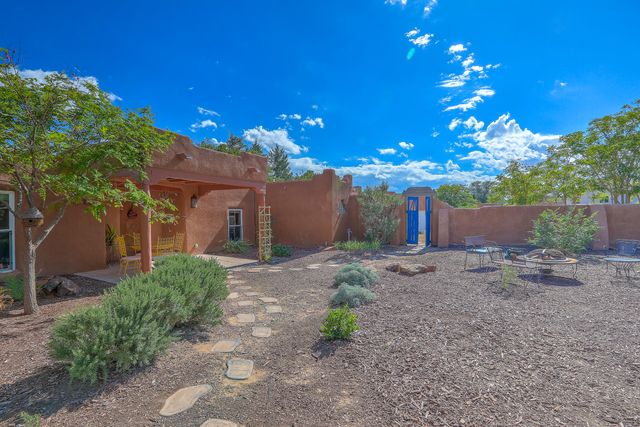 123 Ashley Lane NW, Corrales, NM 87048