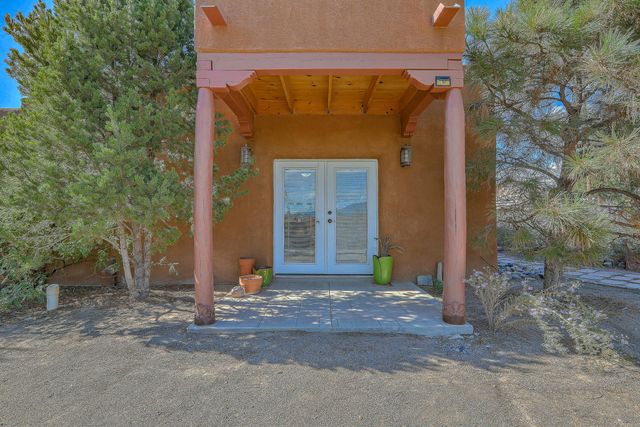 123 Ashley Lane NW, Corrales, NM 87048