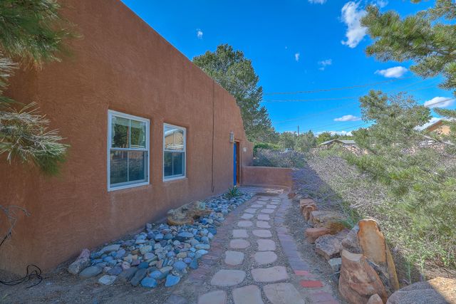 123 Ashley Lane NW, Corrales, NM 87048