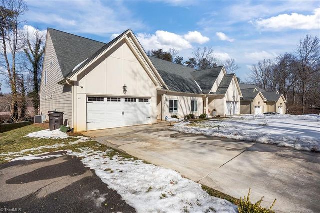 306 Lamplighter Circle, Winston-salem, NC 27104