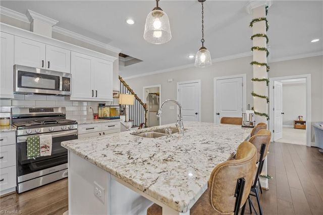 306 Lamplighter Circle, Winston-salem, NC 27104