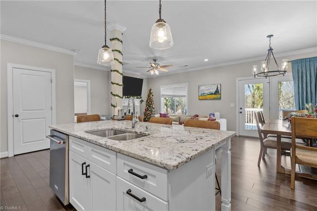 306 Lamplighter Circle, Winston-salem, NC 27104