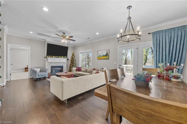 306 Lamplighter Circle, Winston-salem, NC 27104