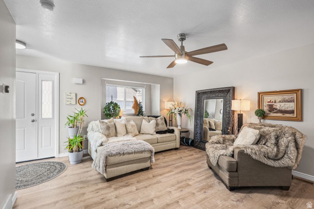 Image 4 of property listing at 842 N SAPPHIRE ST, Morgan, UT 84050