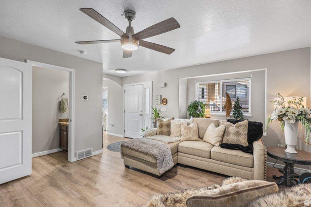 Image 5 of property listing at 842 N SAPPHIRE ST, Morgan, UT 84050