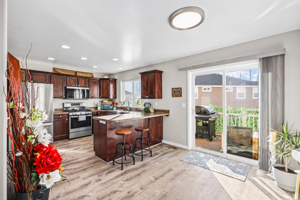 Image 7 of property listing at 842 N SAPPHIRE ST, Morgan, UT 84050