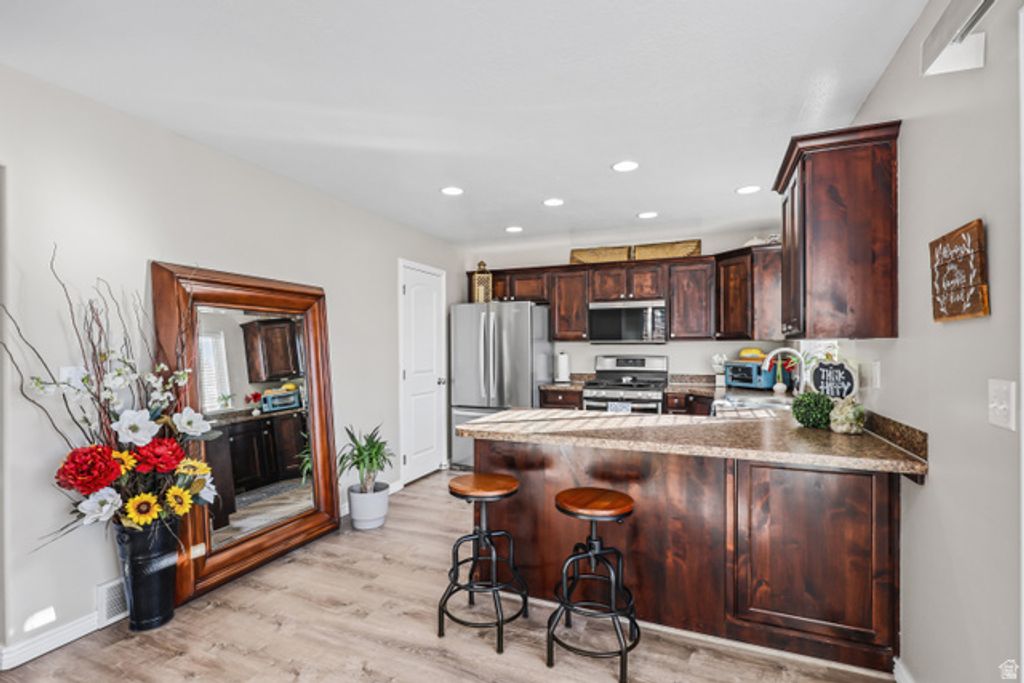 Image 8 of property listing at 842 N SAPPHIRE ST, Morgan, UT 84050
