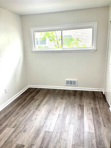 29695 Birchwood Street, Inkster, MI 48141