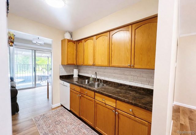 28130 Universal Drive, Warren, MI 48092