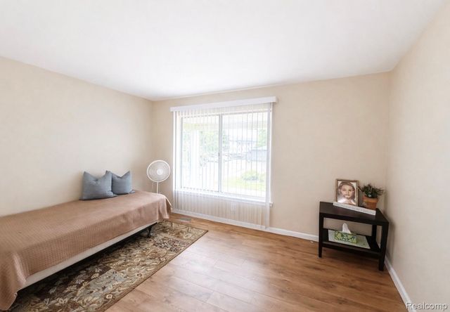 28130 Universal Drive, Warren, MI 48092