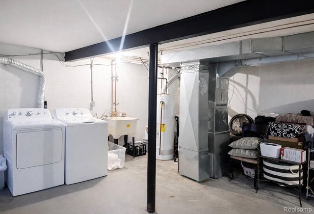 28130 Universal Drive, Warren, MI 48092