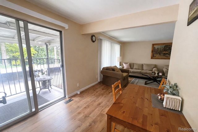 28130 Universal Drive, Warren, MI 48092