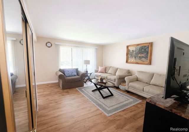 28130 Universal Drive, Warren, MI 48092