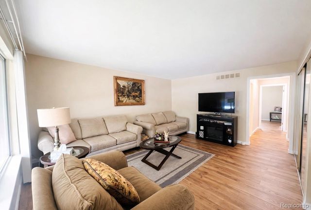 28130 Universal Drive, Warren, MI 48092