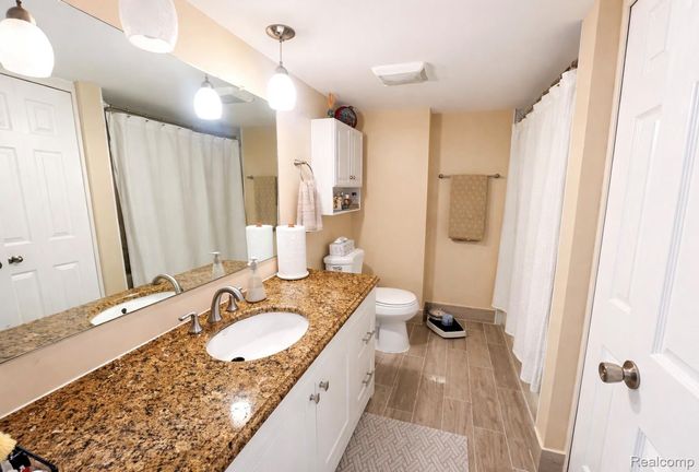 28130 Universal Drive, Warren, MI 48092