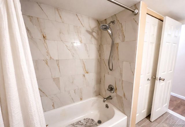 28130 Universal Drive, Warren, MI 48092