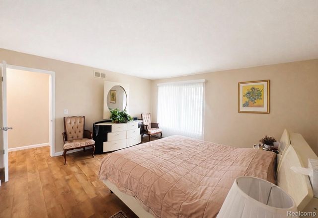 28130 Universal Drive, Warren, MI 48092