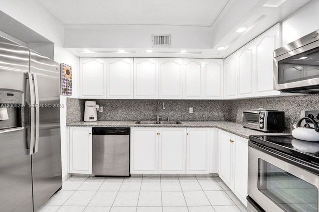 2806 N 46th Ave D637, Hollywood, FL 33021