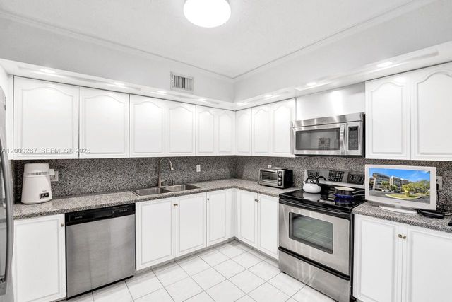 2806 N 46th Ave D637, Hollywood, FL 33021