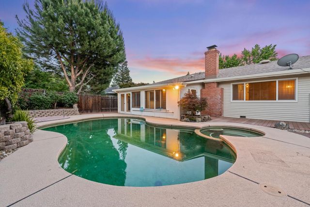 4341 Jan Dr, Carmichael, CA 95608