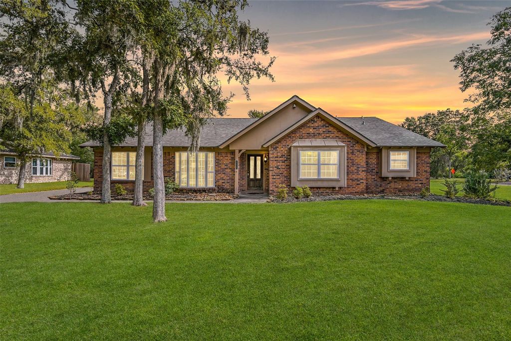 5315 Kingsmill Road, Friendswood, TX 77546