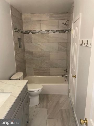 17 LOG POND DR, Horsham, PA 19044
